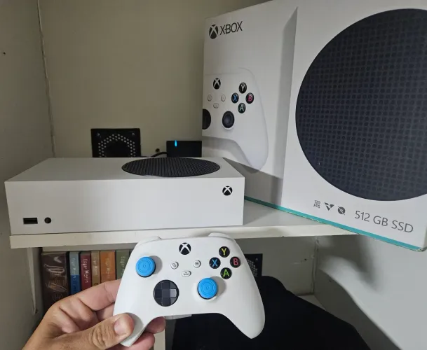 Xbox Series S 512g e 2 Controles