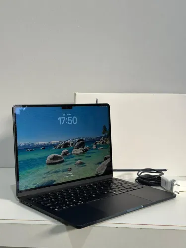 Macbook Air 13 M3 2024