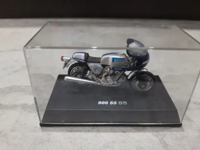 Miniatura Moto 900 SS 1975