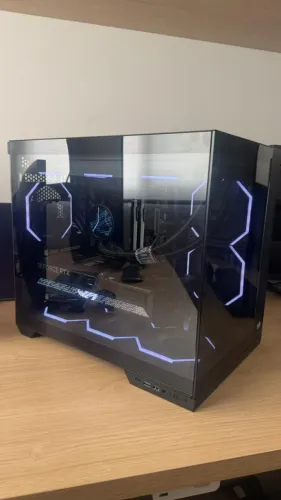 PC Gamer Ryzen 7 9800X3D RTX 5070 ti ROG