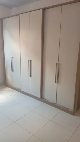 É pra vender guarda roupa de 6 portas 