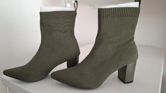 ? Bota Feminina CUCCOO BASICS | Nova | Verde Militar | Equivale ao nº 37 | R$ 160?