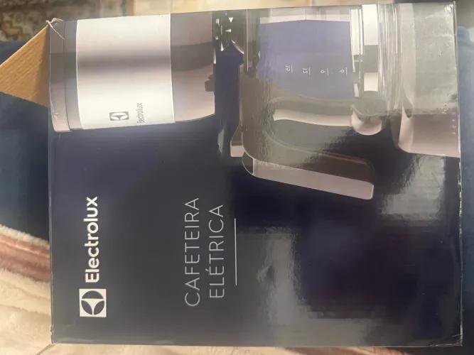 Cafeteira Electrolux na caixa
