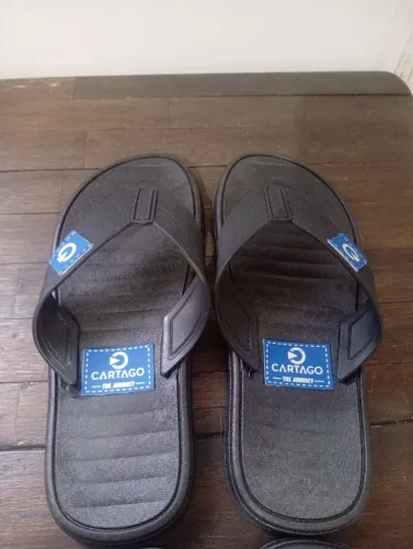 Chinelo cartago 39/40 Dois por preço de Um. Vai os dois pares. Por 40k