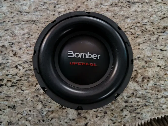 Subwoofer Bomber Upgrade 8 400W RMS praticamente novo (Funcionando)