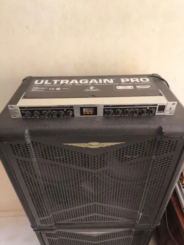 Pré Amplificador Valvulado - Ultragain Pro 2200 Behringer
