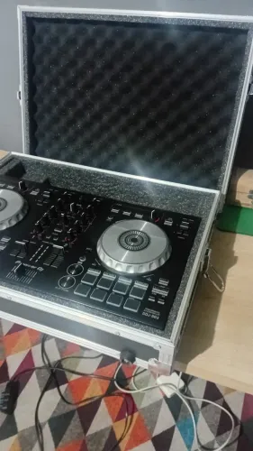 DJ Controladora DDJ SB 3 Pioneer Semi-Nova. Ativa 4 Canais + Hard Case Incluso. 