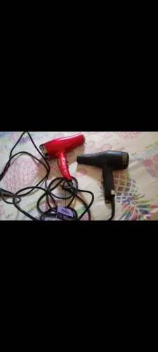 Secador de cabelo o vermelho e novo e tem o biquínho 180,00 os dois 