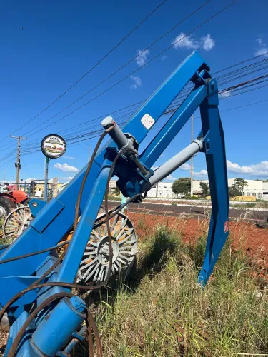Guincho/ pega bag roda louca traseiro para trator 2.000 kg Tatu 