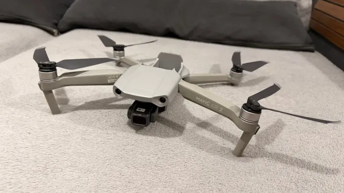 Drone DJI Mavic Air 2 DRDJI016 Fly More Combo com câmera 4K cinza 3 baterias