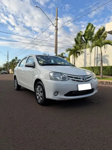 Toyota Etios X Sedan 1.5 Flex 16V 4P Mec. 2014