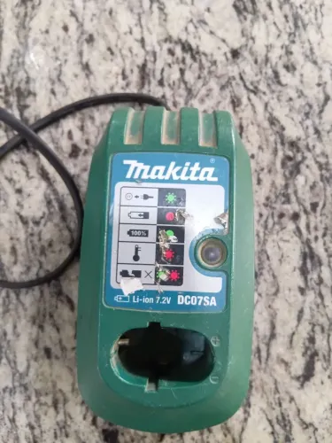 Carregador makita