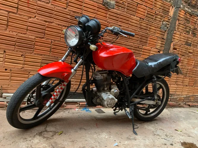 Dafra 150cc vendo ou troco 