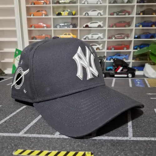 Boné New Era 9FORTY A-Frame New York Yankees MLB Planets<br>MLB