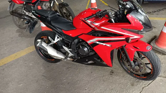 CBR 500r muito nova