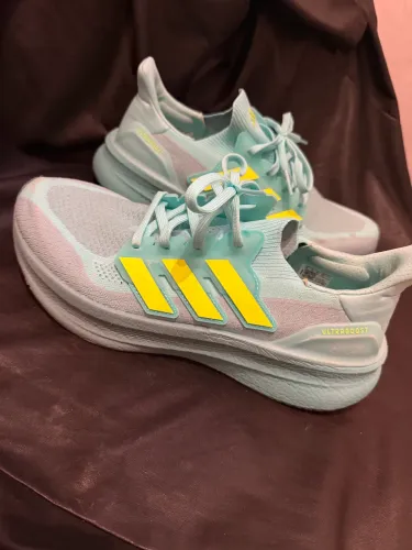 Tênis adidas Ultrabost 5