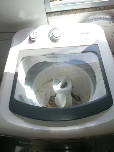 Máquina de lava Consul 9 kilos só estou vendendo pq quero uma com mas kilos