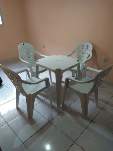 Mesa e Cadeiras