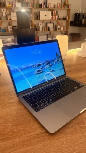 Macbook Pro M1 2020 512gb armazenamento ,13 polegadas, memória 8gb, sem detalhes
