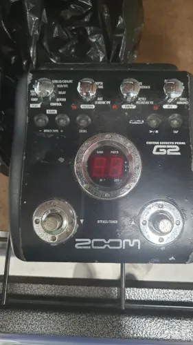 Pedaleira Zoom G2