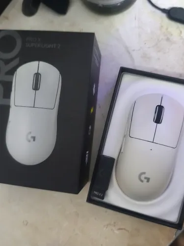 Mouse Logitech G Pro Superlight X 2 com feets Tiger Ice V2