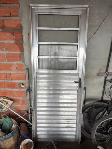 Porta de alumínio. 210x80.