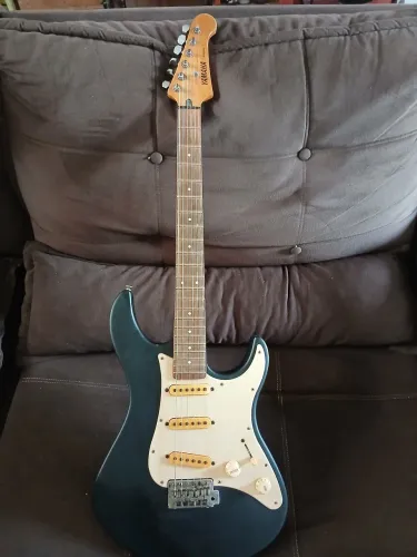 Guitarra Yamaha EG303