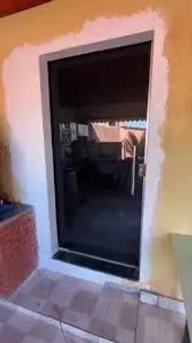 Vendo porta de vidro fumê de abrir.