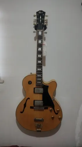 Guitarra semi-acustica