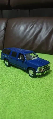Miniatura suburban 1/24 sunyside 