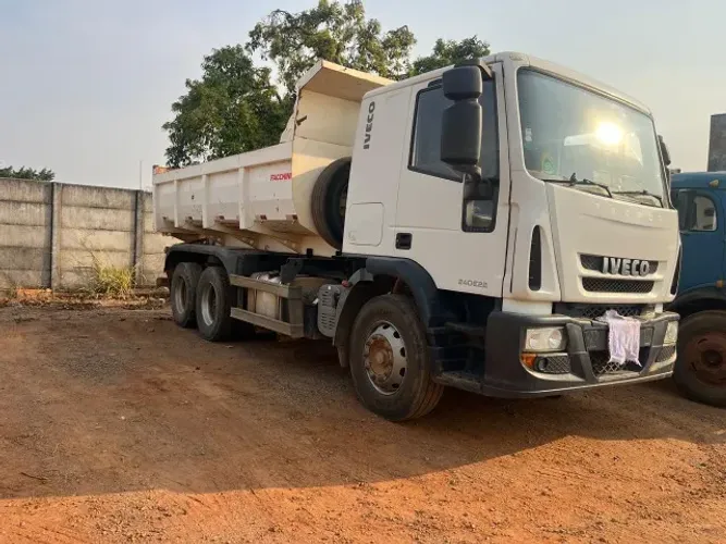 Caminhão IVECO TRECTOR 240E22
