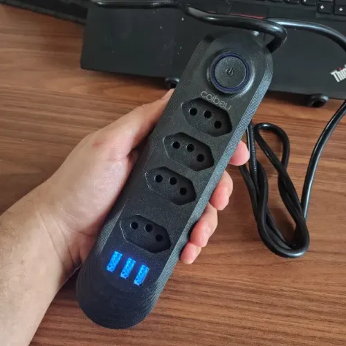 Extensão Elétrica 4 Tomadas + 3 Portas USB