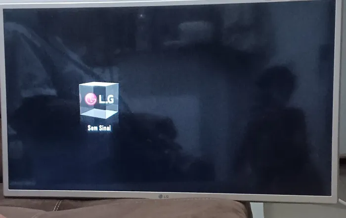 Vendo está tv 32 polegadas acompanha suporte