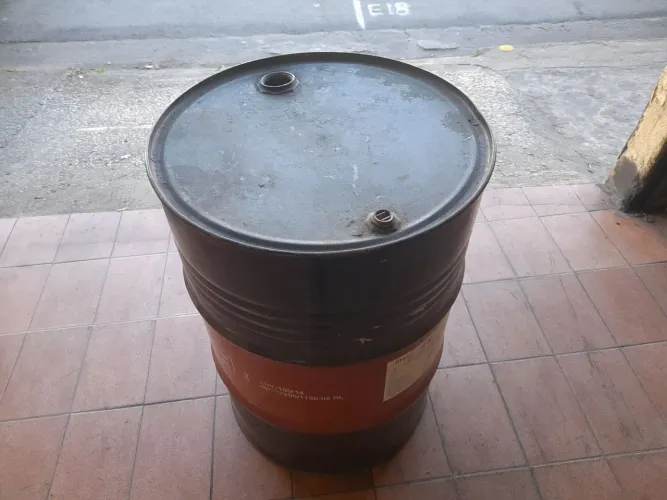 Vende se tonel se 200 litros