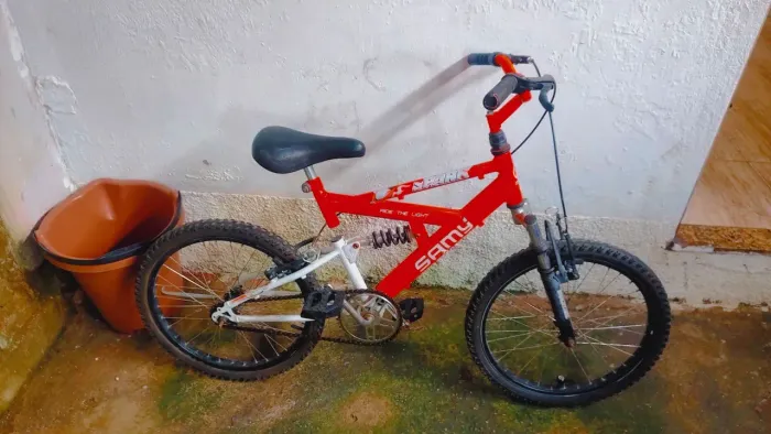 Bicicleta infantil aro 20 pouco usada