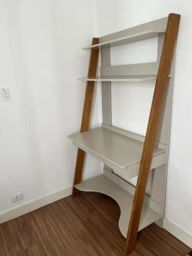 Escrivaninha e prateleira Abracasa