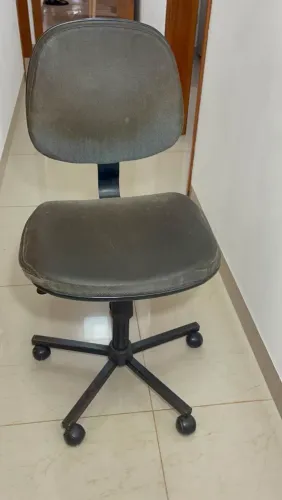 Cadeira de escritório giratória