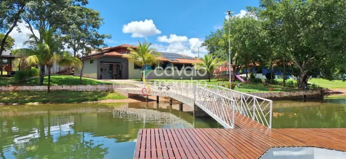 Chácara em condomínio à venda de 5 quartos, 405m² - Condomínio Jardim das Bromélias - Rifa