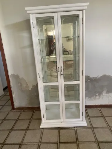 Cristaleira vitrine branca clássica