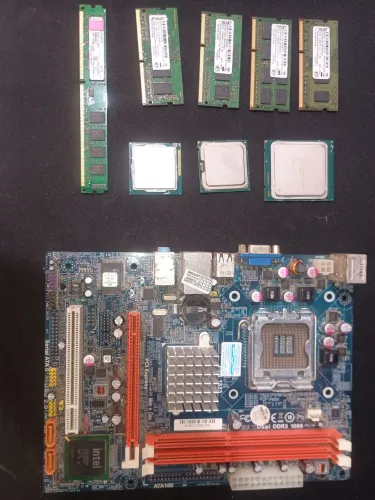 CPUs, memoria RAM e placa mãe 775