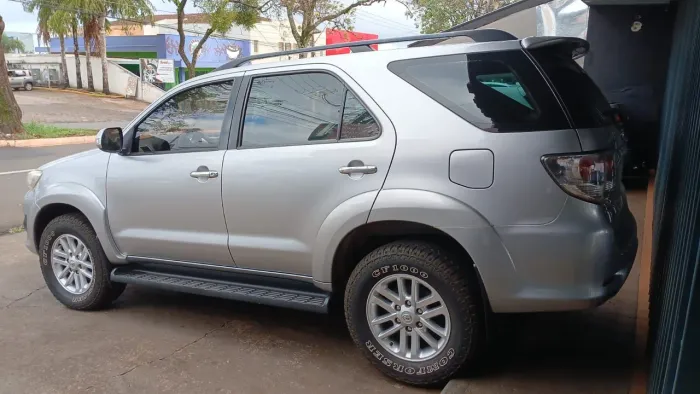 Toyota Hilux SW4 SR 4X2 2.7/ 2.7 Flex 16V Aut. 2015