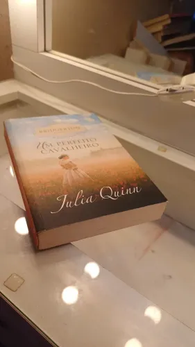Livro da coleção de bridgerton