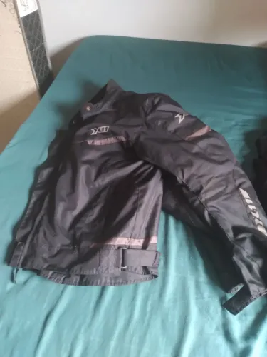 Vendo calça e jaqueta x11 para motociclista