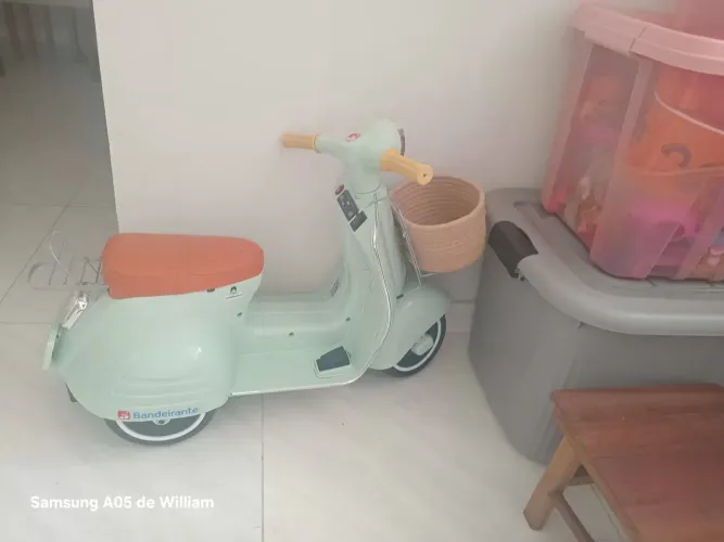 Moto elétrica infantil