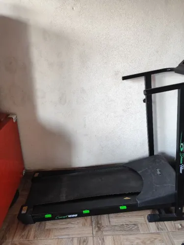 Vendo uma esteira (break) até 120k funcionando perfeitamente