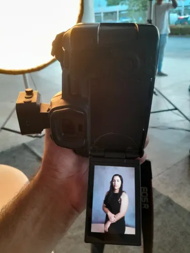 Canon EOSR Mirroless 30.2MP +50mm 1.8
