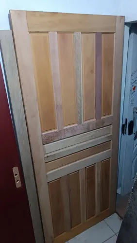 Porta externa de 90cm x 2.10 VENDE-SE