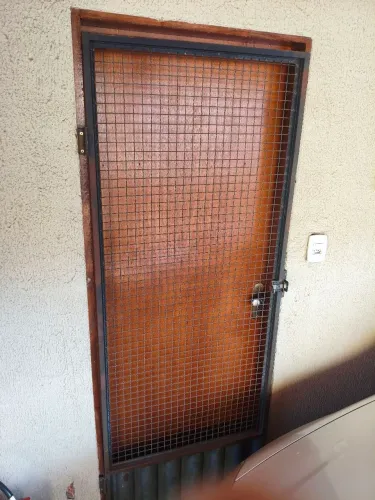 Grade de ferro, porta de ferro