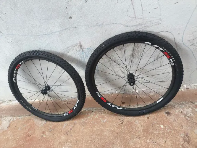 Roda aro 26 mt66 com pneu tubeles 