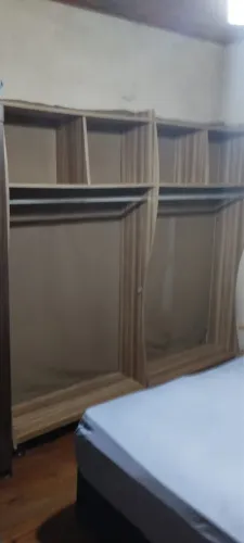 Guarda roupa, arara de roupas